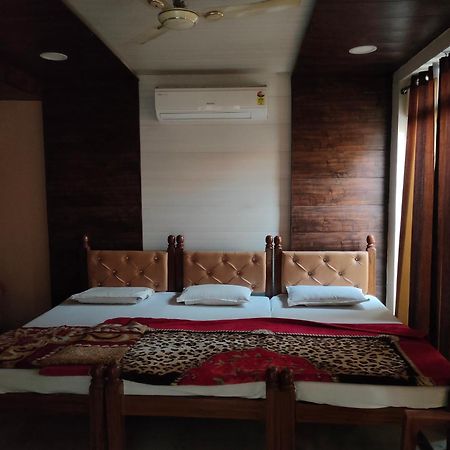 Sgh Guest House Mathura Bagian luar foto