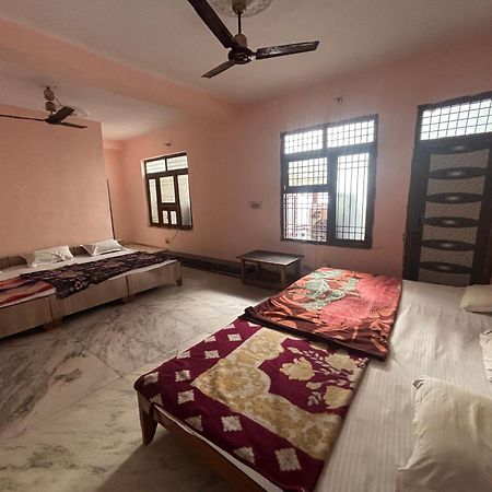 Sgh Guest House Mathura Bagian luar foto