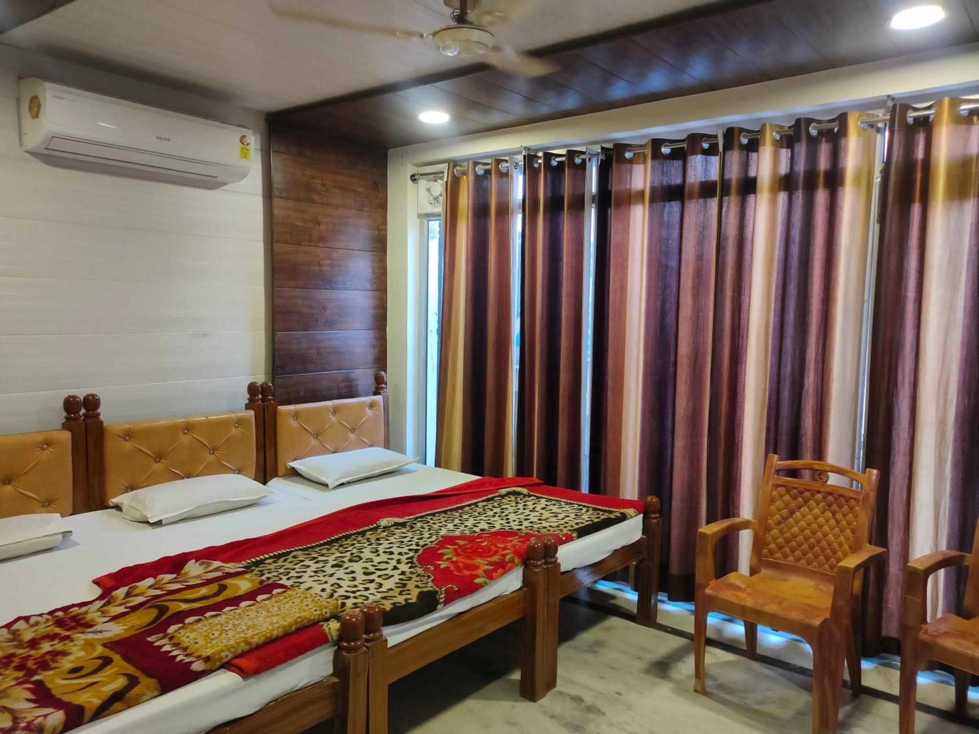 Sgh Guest House Mathura Bagian luar foto
