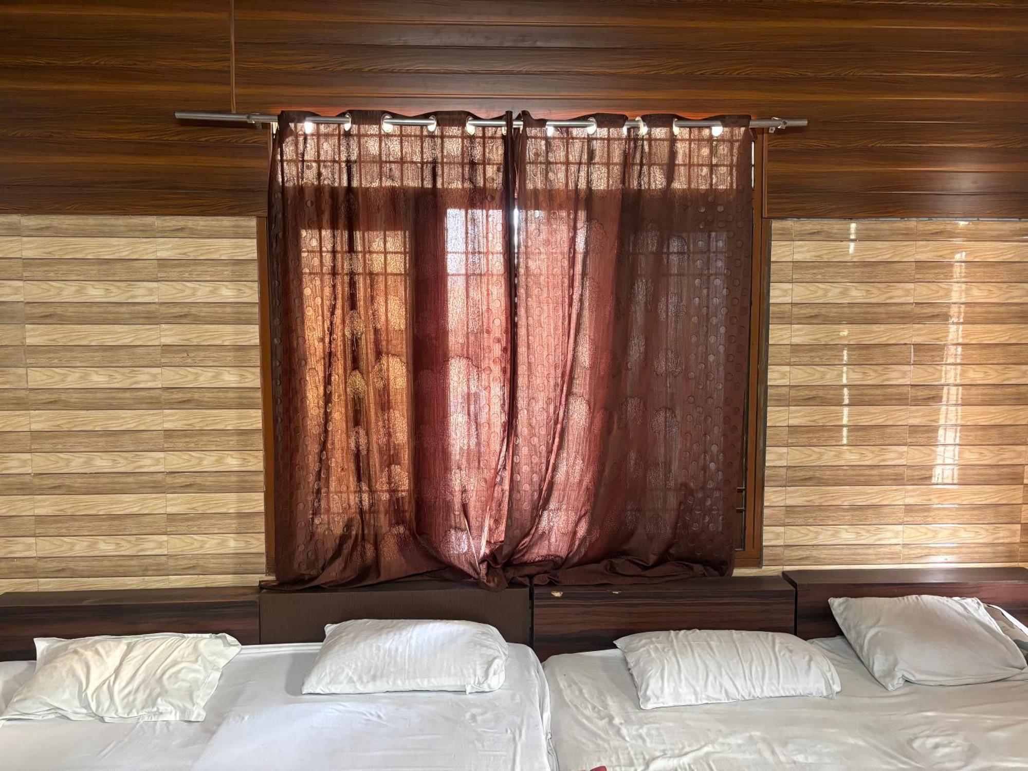 Sgh Guest House Mathura Bagian luar foto