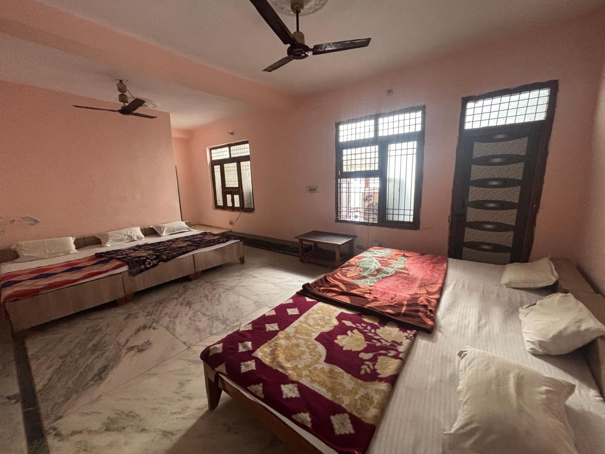Sgh Guest House Mathura Bagian luar foto