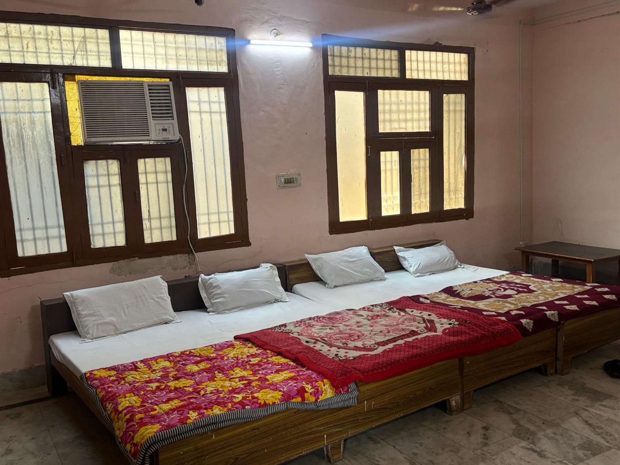 Sgh Guest House Mathura Bagian luar foto