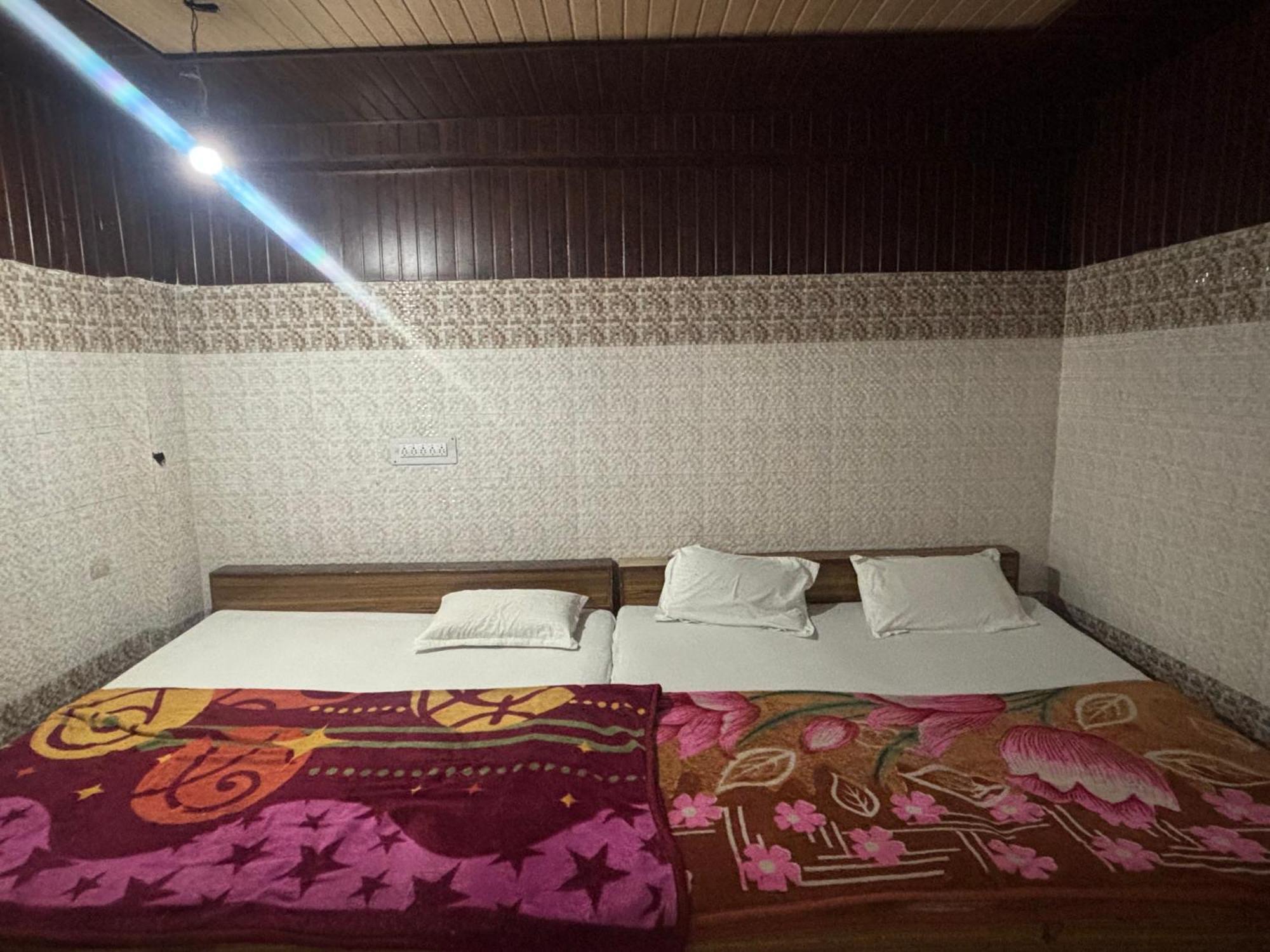 Sgh Guest House Mathura Bagian luar foto