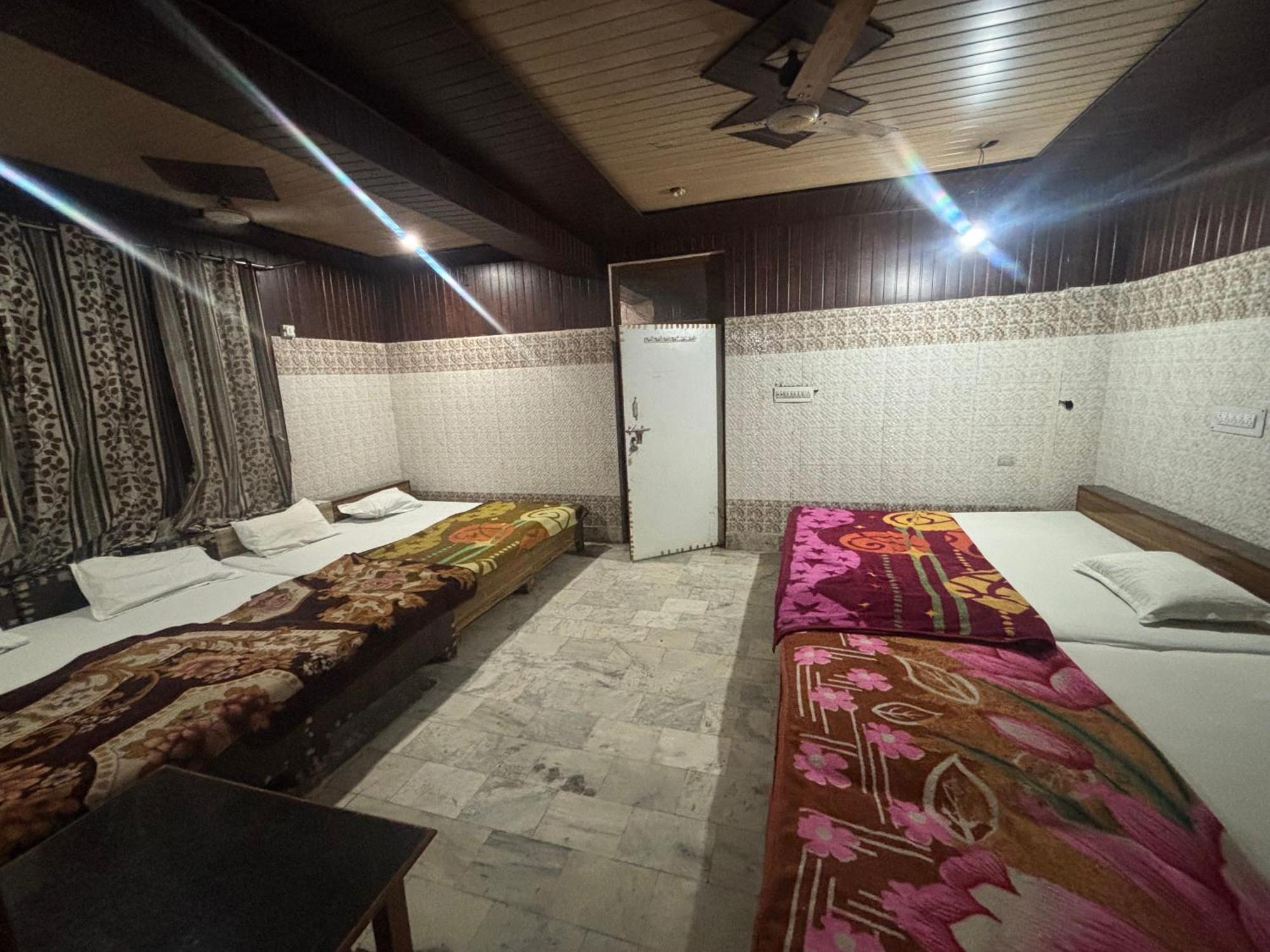 Sgh Guest House Mathura Bagian luar foto