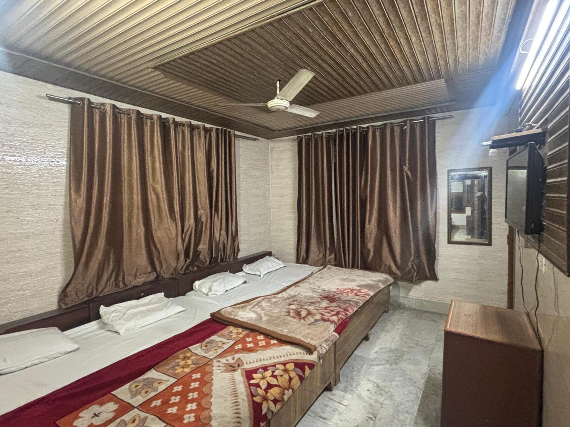 Sgh Guest House Mathura Bagian luar foto