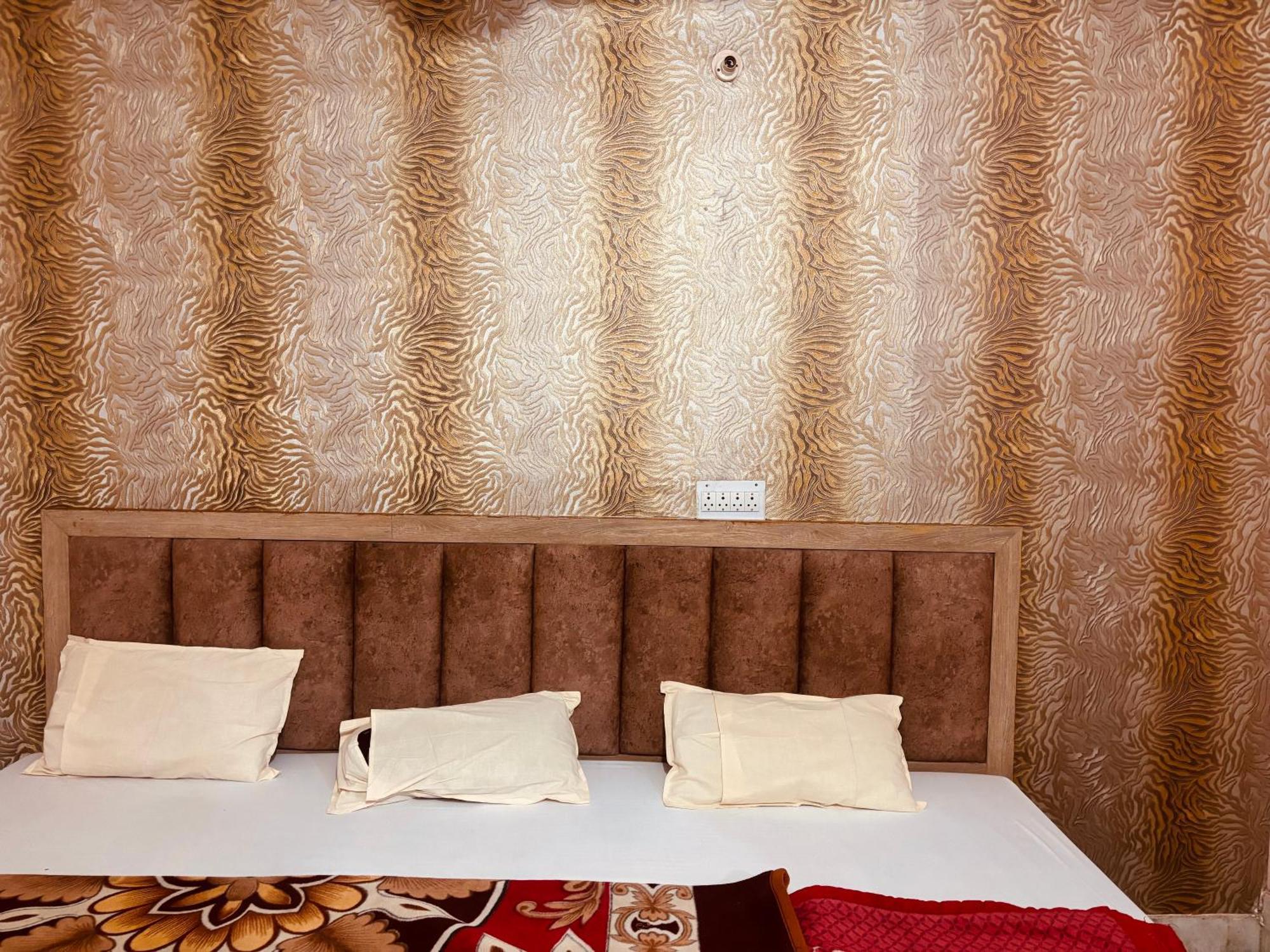 Sgh Guest House Mathura Bagian luar foto