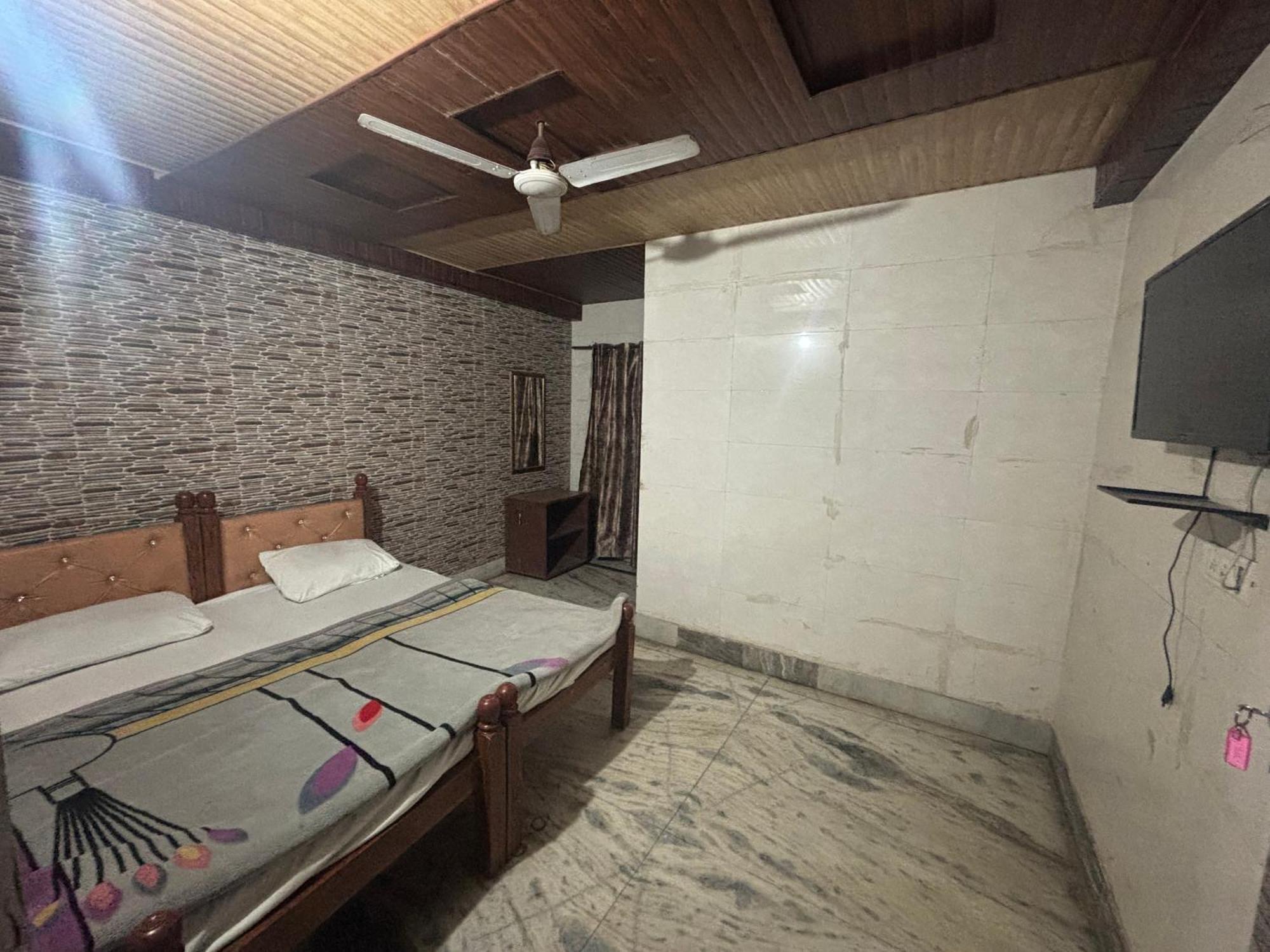 Sgh Guest House Mathura Bagian luar foto