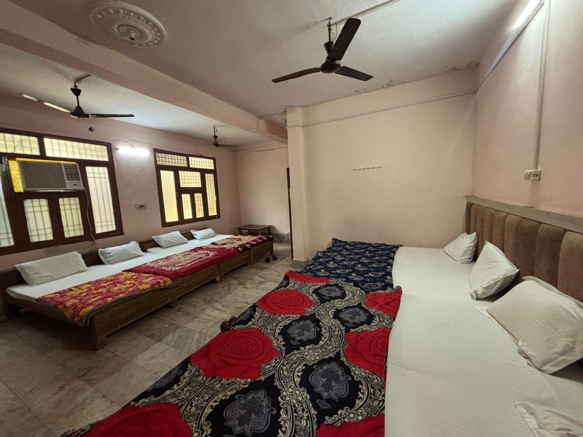 Sgh Guest House Mathura Bagian luar foto