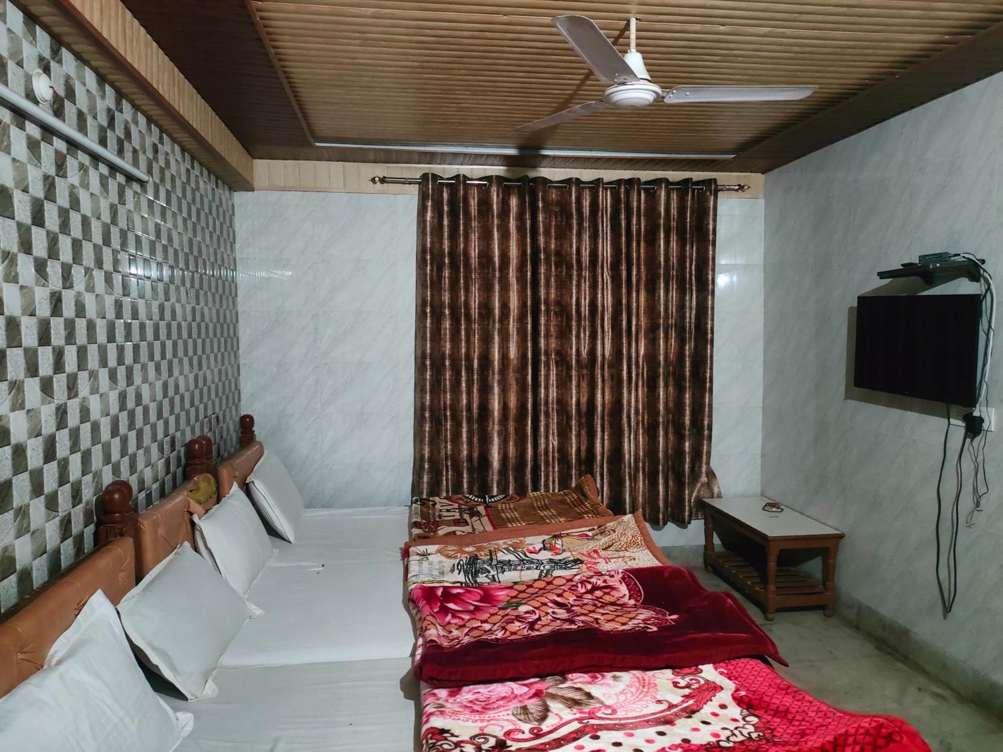 Sgh Guest House Mathura Bagian luar foto