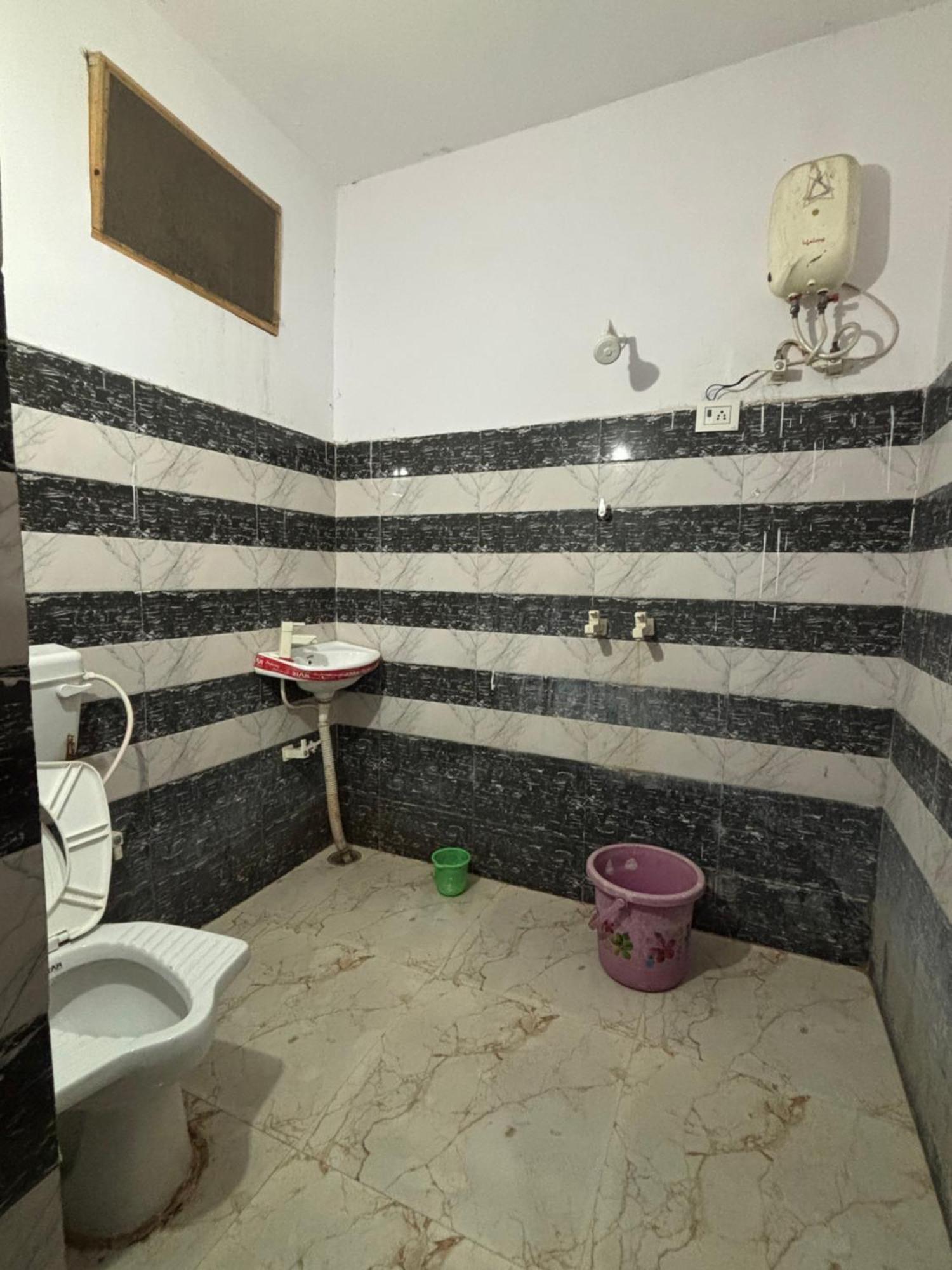 Sgh Guest House Mathura Bagian luar foto