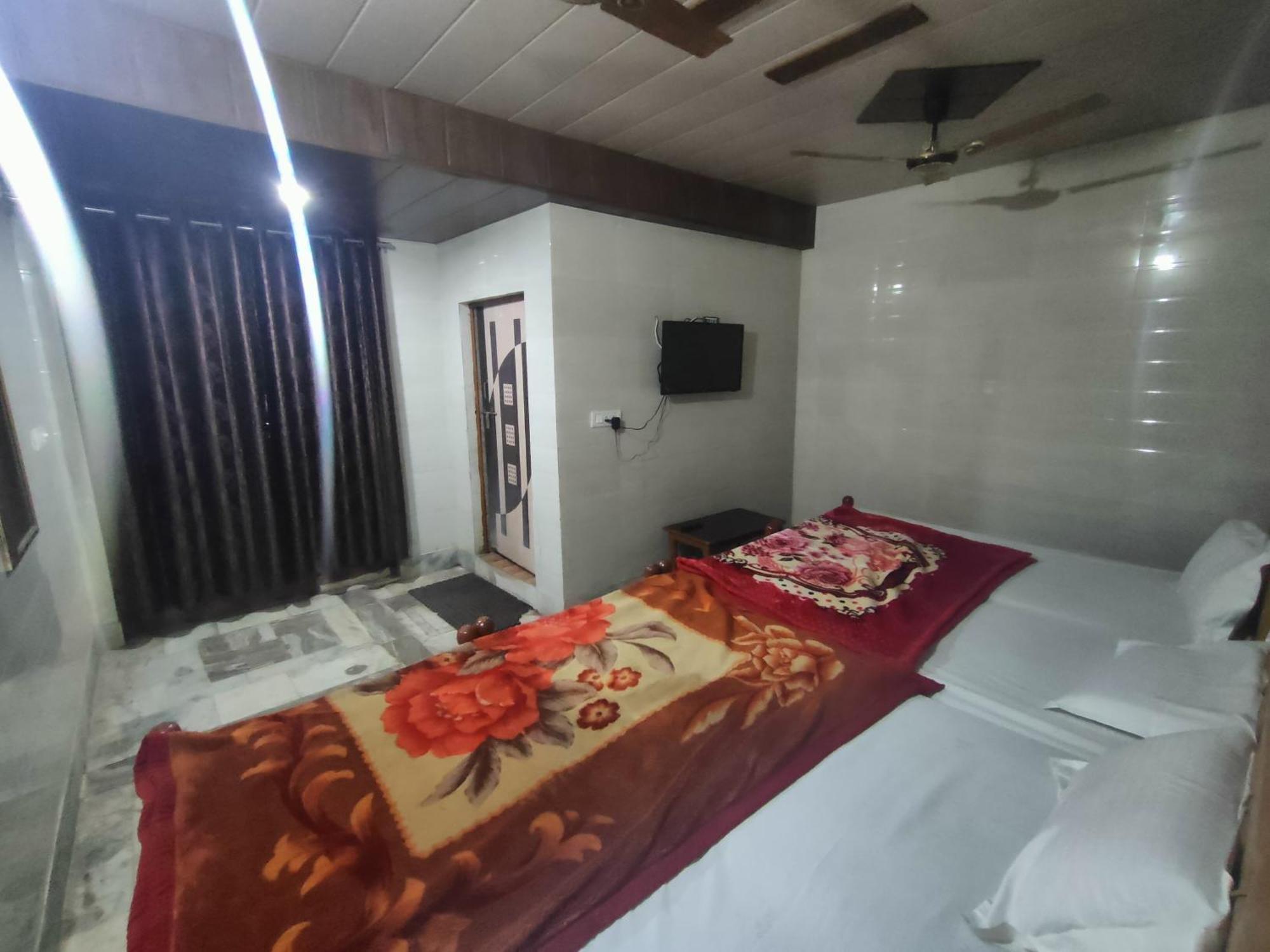 Sgh Guest House Mathura Bagian luar foto