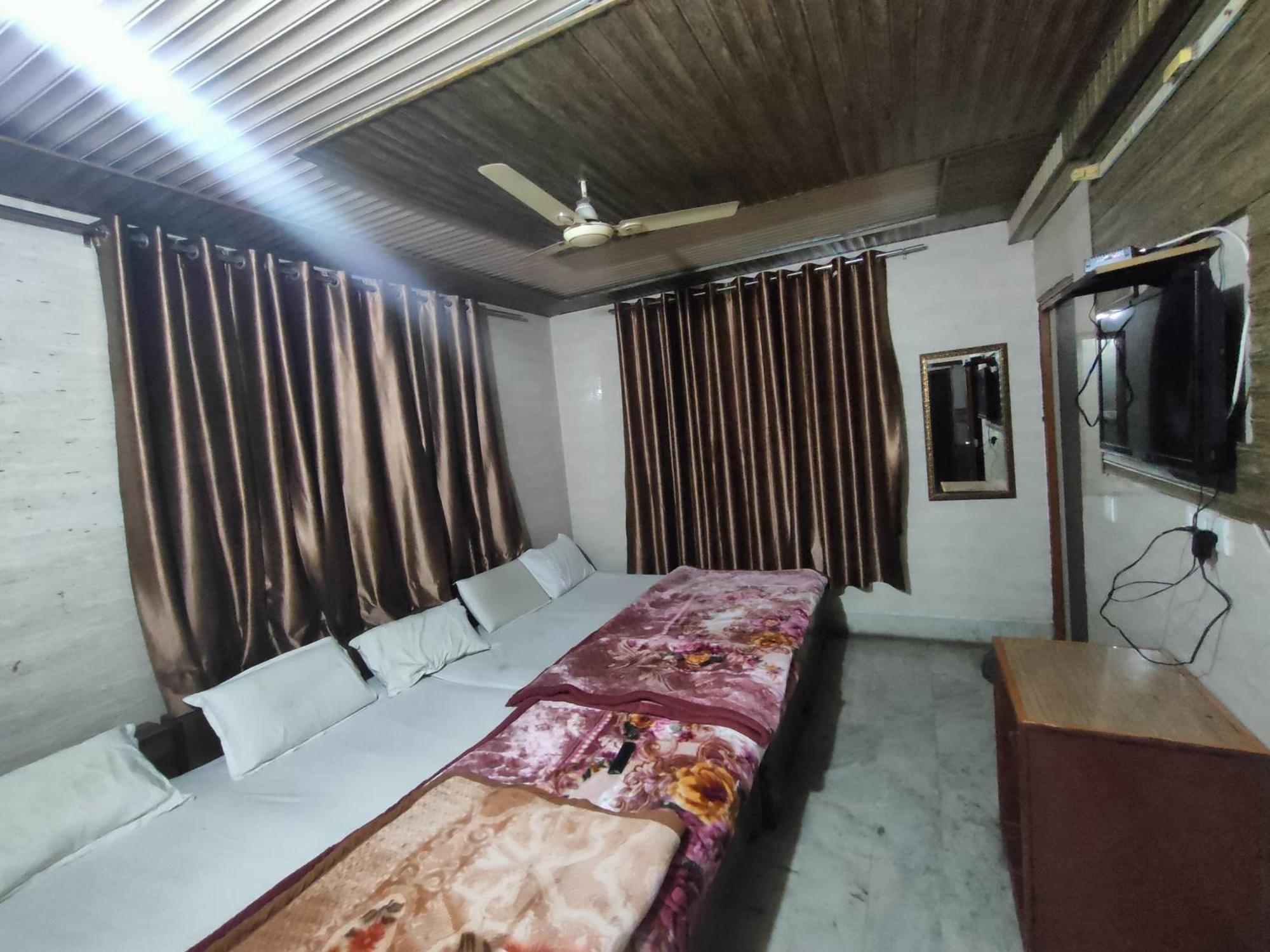 Sgh Guest House Mathura Bagian luar foto