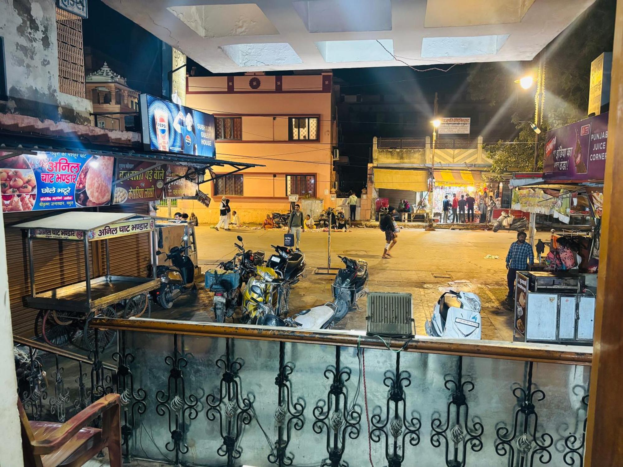 Sgh Guest House Mathura Bagian luar foto